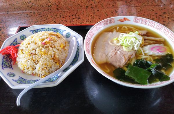 「チャーハンセット(らーめん・チャーハン) 1100円」@佐野やつやの写真