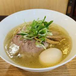 塩らぁめん（￥800）＋煮卵（サービス）