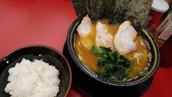 「チャーシュー麺(3枚)+半ライス」@IEKEI_TOKYO 王道家直系の写真