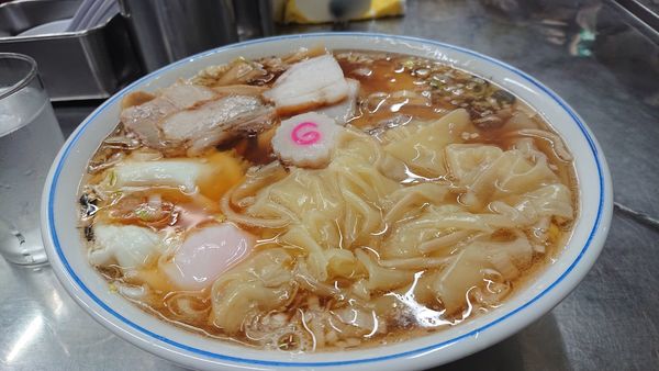 「ワンタン麺　半熟たまご」@中華そば みたかの写真
