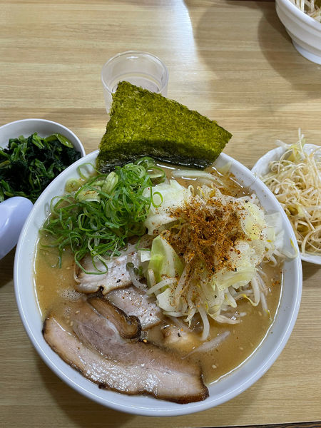 「豚骨味噌チャーシュー大盛り　ほうれん草と千切りネギを増す」@麺家 むら田の写真