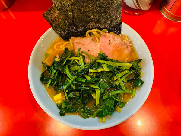 「ラーメン並710円ほうれん草120円」@横浜家系ラーメン 黄金家の写真