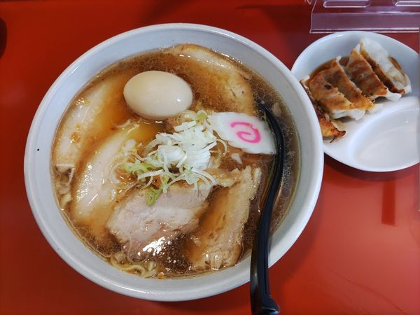 「佐野らーめん(醤油)+味玉+ﾁｬｰｼｭｰ 餃子ｻｰﾋﾞｽ ﾒﾝﾏ」@佐野ラーメン ひろの写真