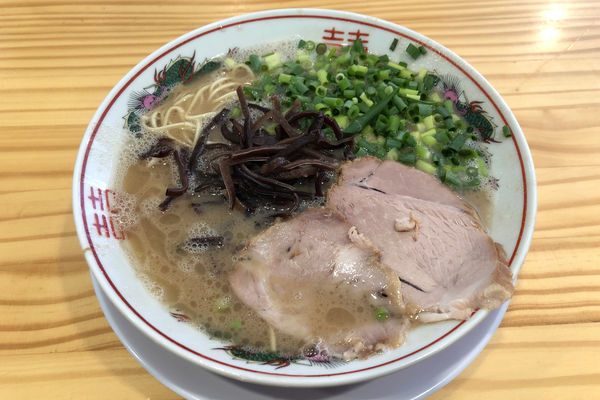 「豚骨ラーメン700円+替玉100円」@てっちゃんの写真