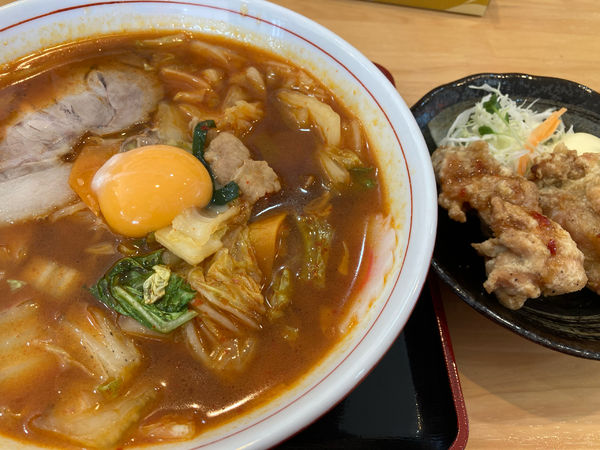 「特製大黒ラーメン+半から」@めん屋大黒 ひたちなか店の写真