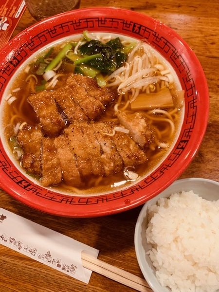 「ボリューム排骨麺（通常価格790円）650円　ライス 100」@万世橋酒場 秋葉原本店の写真