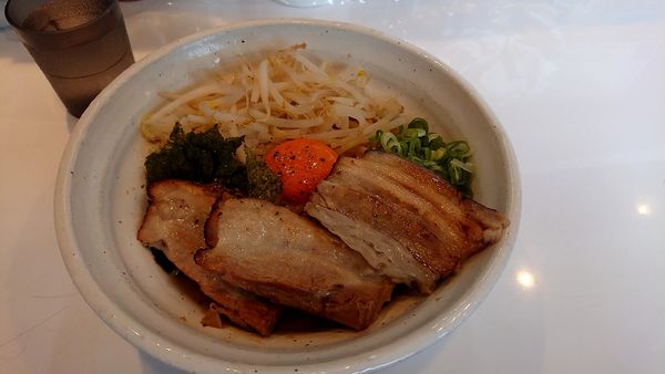 「ぶたぶたまぜそば(1030円)」@ぶっと麺 しゃにむにの写真