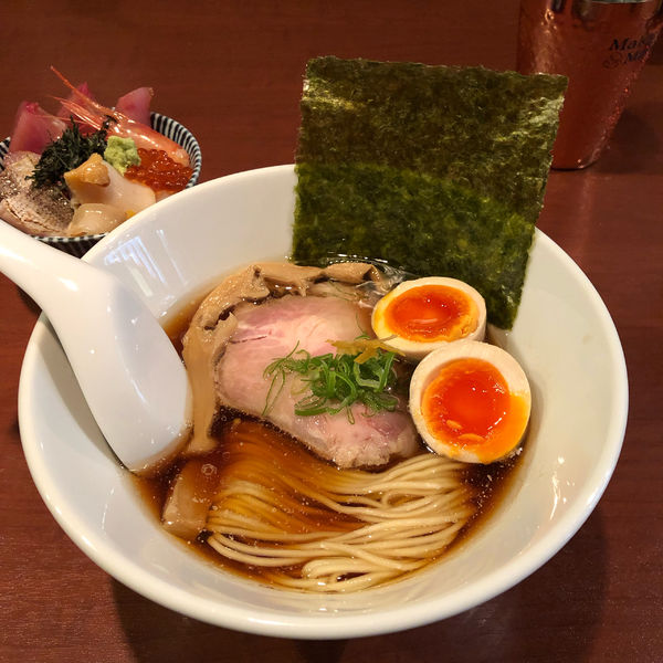 「津軽煮干し中華そばと海鮮丼」@酒肴場 屯の写真