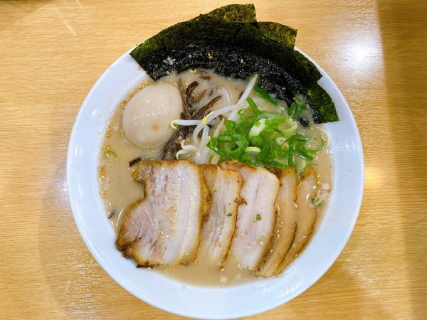 「白ラーメン:680円、特製トッピング:250円」@龍の神 雪が谷大塚店の写真