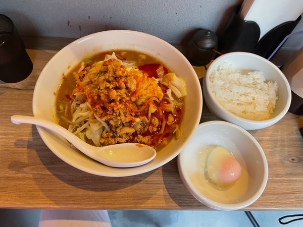 「閻魔ラーメン＋ライス＋温泉たまご」@閻魔羅闍 鶴見本店の写真