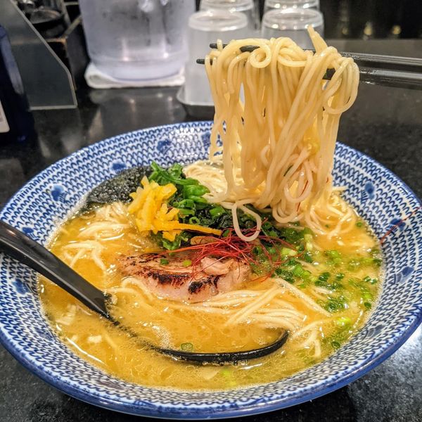 「地鶏ガラ醤油らーめん　800円」@青山焼鳥倶楽部の写真
