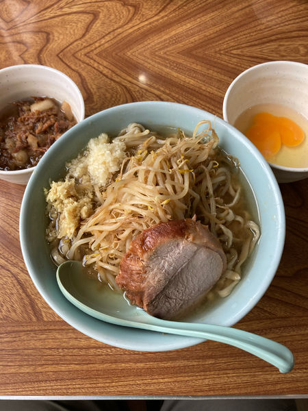 「ラーメン（麺少なめ、肉カス脂、卵）」@ラーメン すくえ屋の写真
