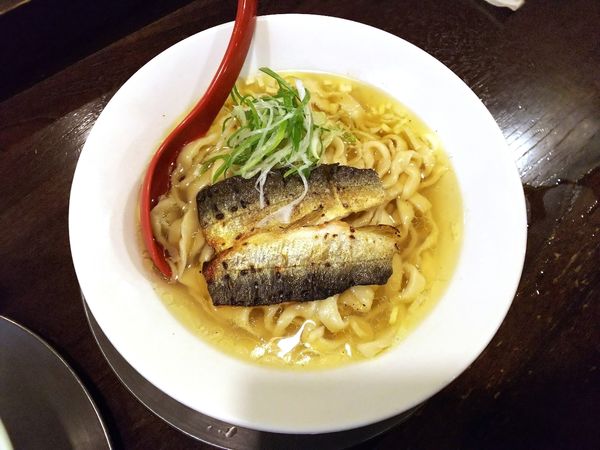「鮎の塩そば」@立ち呑み居酒屋 金町製麺の写真
