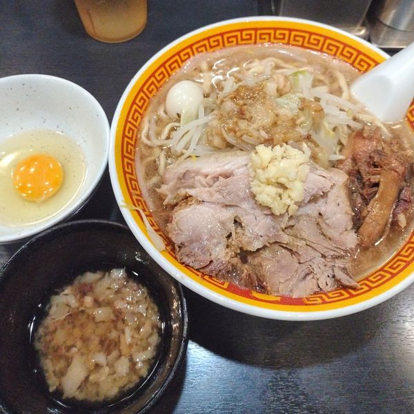 「ラーメン､生卵」@えどもんどの写真