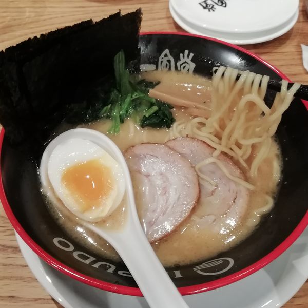 「大名家系豚骨ラーメン」@一風堂 中山店の写真
