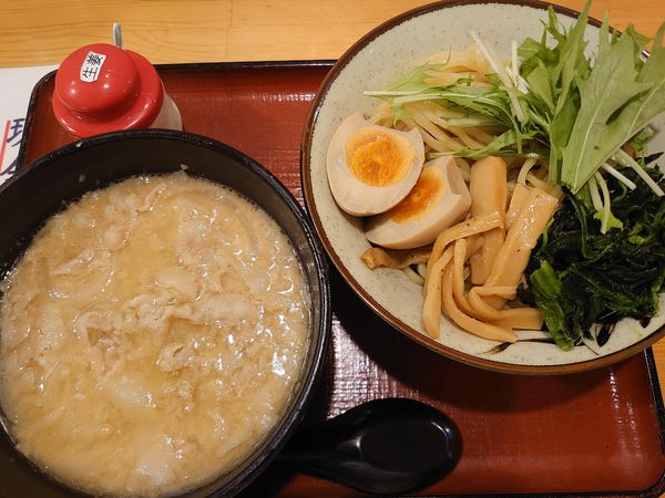 「豚つけ麺+煮玉子、ほうれん草(1050円)」@優勝軒 狭山店の写真