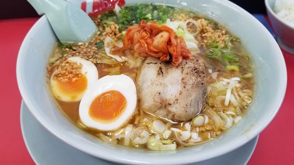 「期間限定　旨辛スタミナらーめん　味玉トッピング」@山岡家 松本店の写真