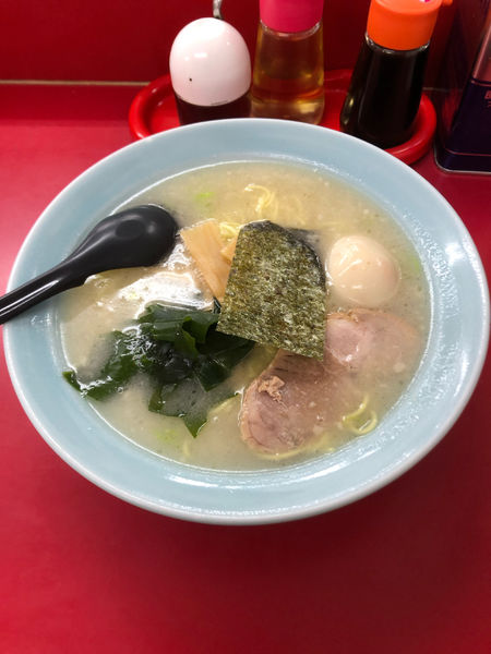 「しおラーメン＋味付玉子」@ニューラーメンショップの写真