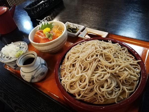 「もりそば、信州サーモン小丼のセット」@やまへい 小諸店の写真
