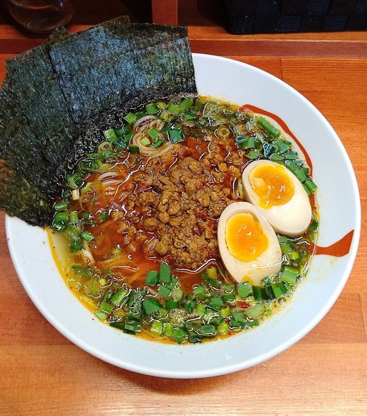 「台湾らーめん750円＋味玉100円＋海苔100円」@らーめん・油そば 笑びすの写真