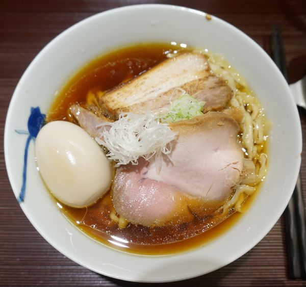 「醤油(手もみ)＋味玉」@麺 みつヰの写真