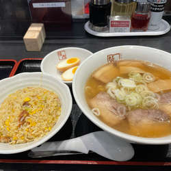 喜多方ラーメン半チャーハンセット　餃子　味噌ラーメン