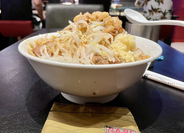 「ラーメン300gニンニクアブラ」@夢を語れ 東京赤坂店の写真