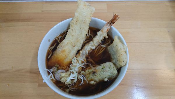 「今日の天ぷら 海鮮（そば）　４５０円」@三丁目の写真