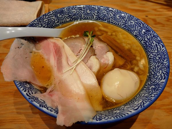 「山椒煮干そば＋替え玉油そば付き（1,150円）」@麺也 時しらずの写真