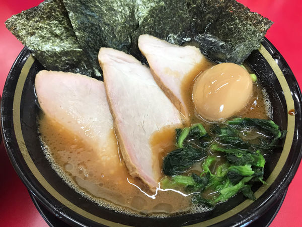 「チャーシュー麺 (3枚) 味玉 ネギ丼」@家系ラーメン 王道家の写真