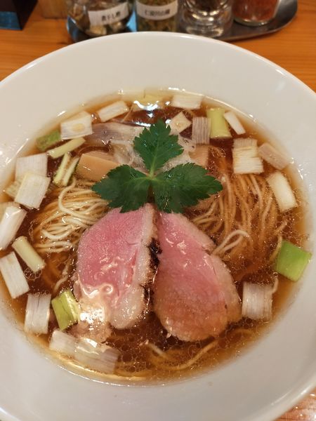 「鴨だし醤油ラーメン」@麺堂にしき 新宿歌舞伎町店の写真