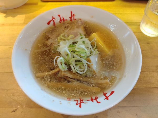 「塩ラーメン（半麺）」@すみれ 横浜店の写真
