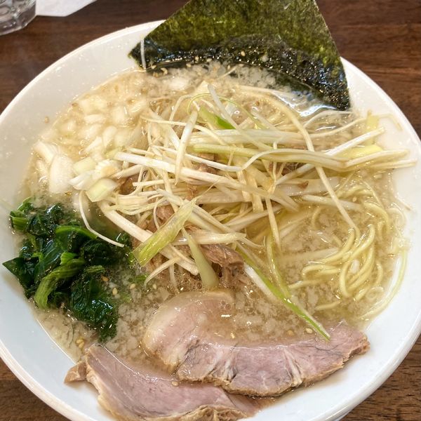 「ネギラーメン 塩」@拉麺・呑み喰い処 伊八の写真