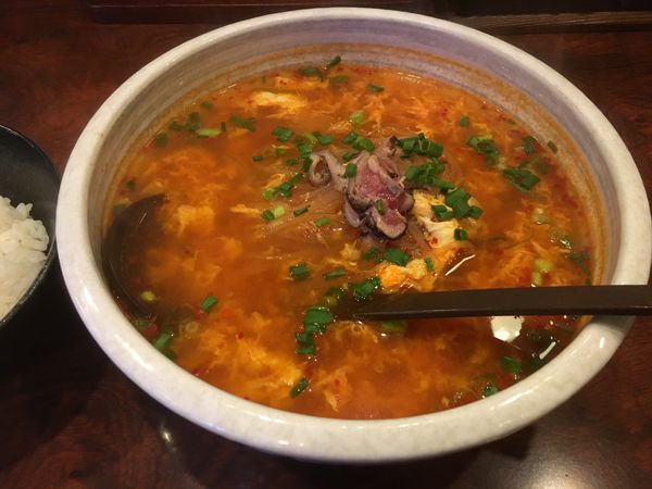 「辛麺（五辛）＋ライス」@辛麺屋 赤丸 鶴見本店の写真