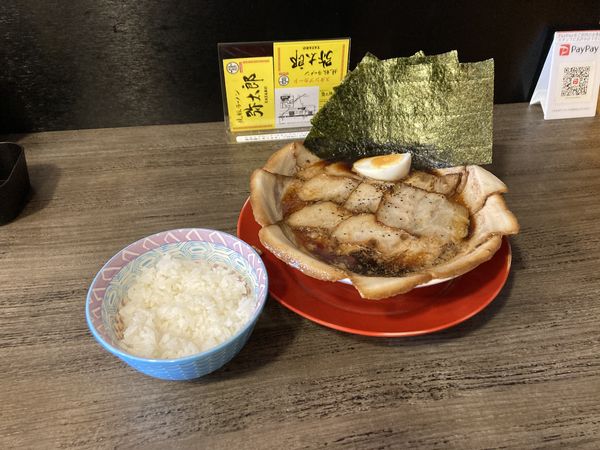 「醤油ラーメン【肉増し】」@焼豚ラーメン 弥太郎 豊川本店の写真