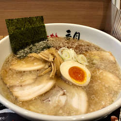 醤油らーめん＋チャーシュー