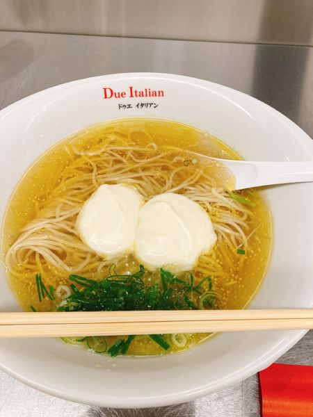 「黄金の塩らぁ麺」@らぁ麺 ドゥエ イタリアン 東急プラザ渋谷の写真