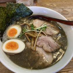 煮干し醤油らーめん（特製）中盛　追い煮干し