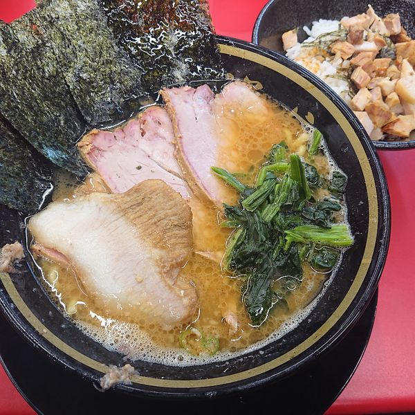 「チャーシューメン(3枚)850円、トントロ50円他」@IEKEI_TOKYO 王道家直系の写真