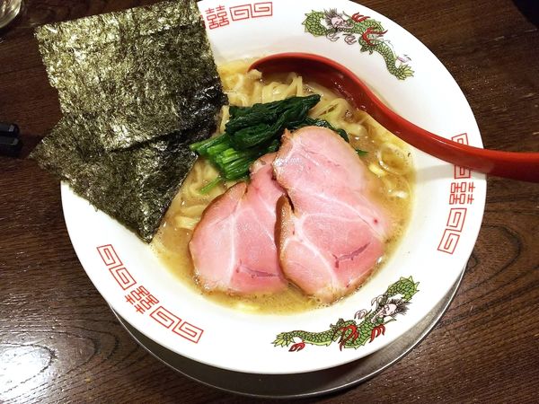 「金町製麺流家系ラーメン（自家製薫製チャーシュー付）」@立ち呑み居酒屋 金町製麺の写真