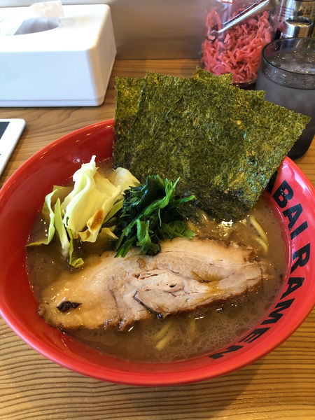 「ヤバイラーメン、硬め濃いめ」@圭一屋 茅ヶ崎店の写真