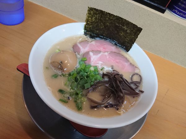 「とんこつ 700円」@ラァメン ぼーんずの写真