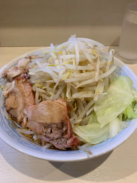 「豚増しらーめん　ヤサイアブラ」@らーめん 陸 尾山台店の写真