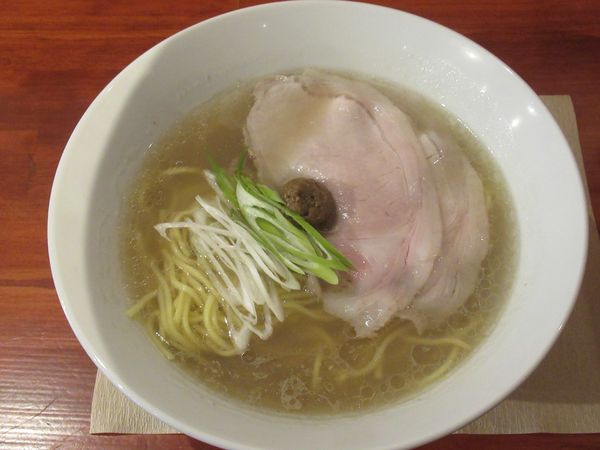 「SALT塩(900円)」@ラーメン神田クオーレの写真