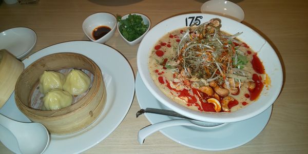 「冷し汁なし担担麺+大盛+パクチー+小籠包」@175°DENO担担麺 GINZaの写真