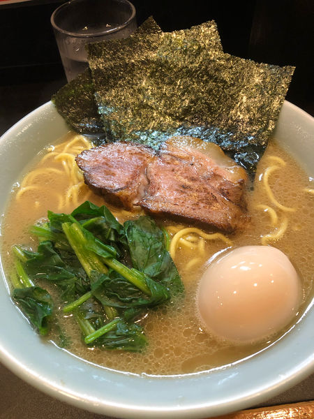 「味玉ラーメン中盛、硬め濃いめ」@麺処 しん屋の写真