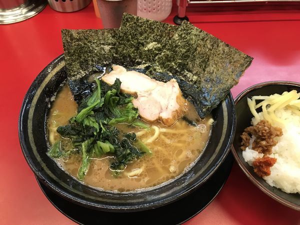 「ラーメン 700円 + 半ライス 60円」@柏 王道家の写真