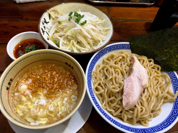 「旨辛つけ麺（背脂）中盛＋野菜増し」@ラーメン無限大 船橋店の写真
