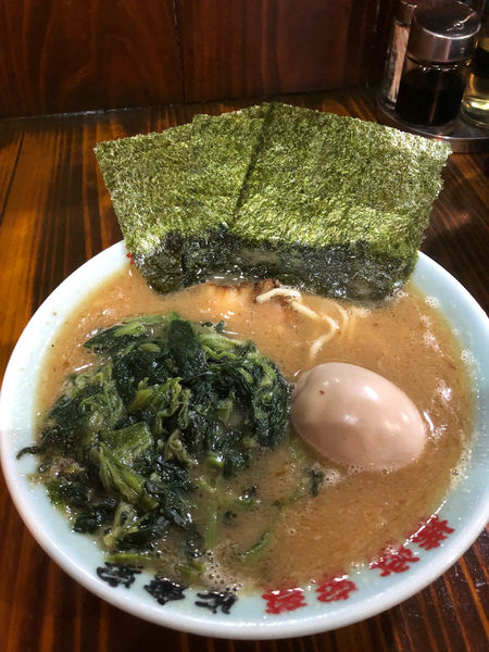 「味玉ラーメン硬め濃いめ、ほうれん草増し」@横浜家系 佐倉家の写真