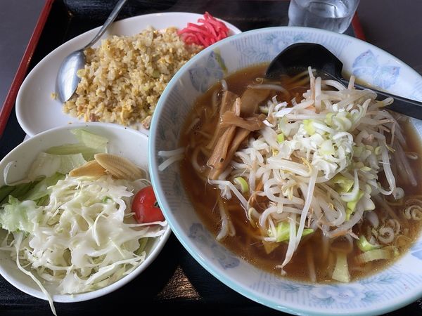 「ラーメン・半チャーハンセット」@まんぷく亭の写真